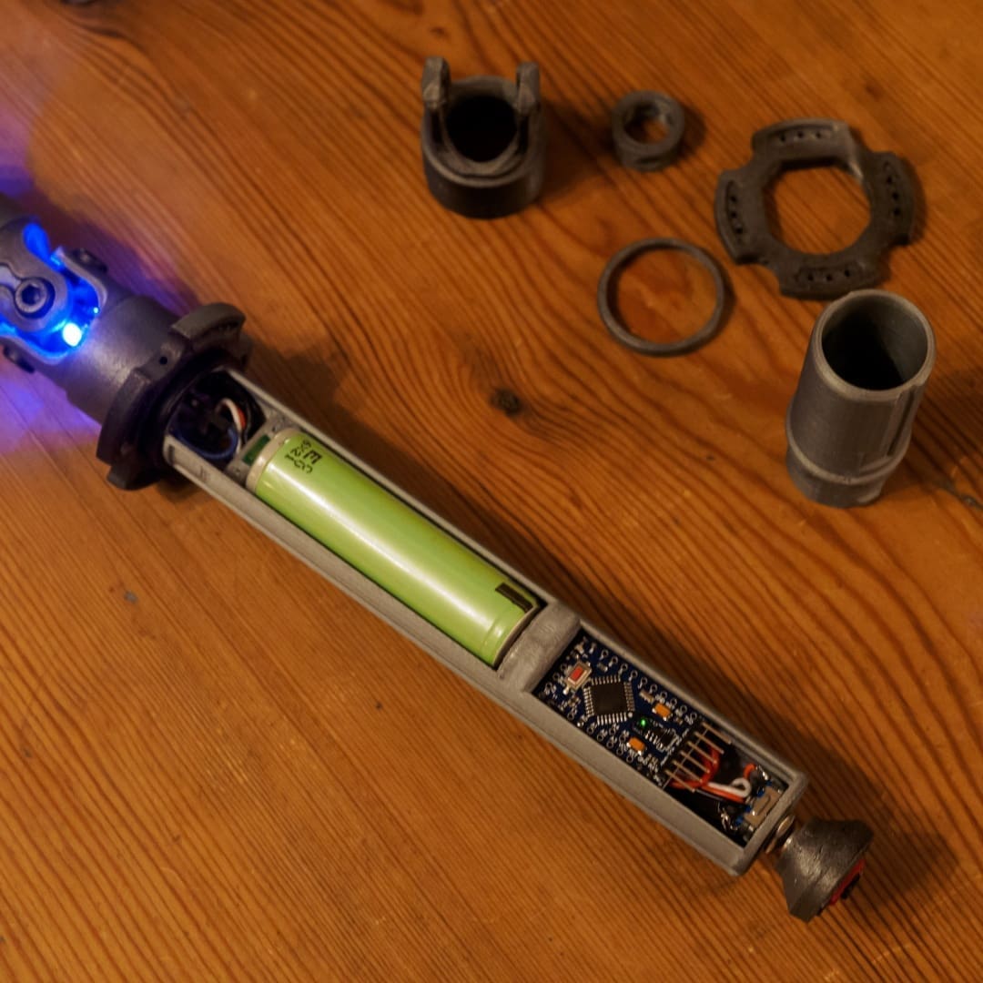 Black Widow's Infinity War weapons brought to life with Arduino - Hypertext