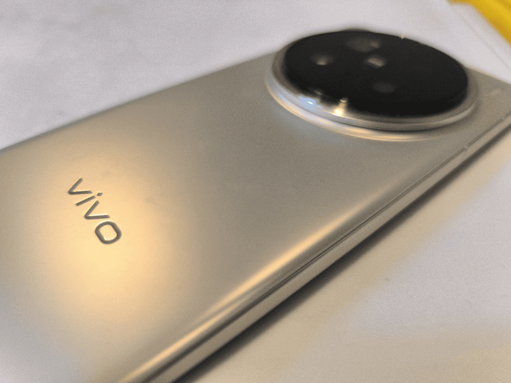 vivo X200 Pro review: The big secret is out - Hypertext