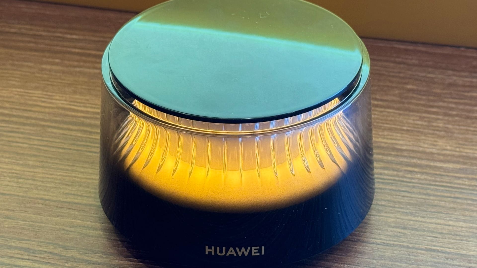 Huawei's coolest new device is a WiFi 7 mesh router that looks like a ...